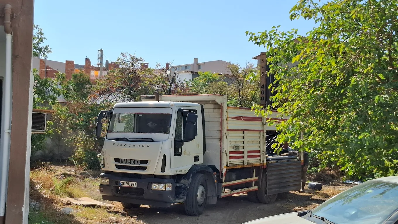 Iveco kamyon yan görünüm