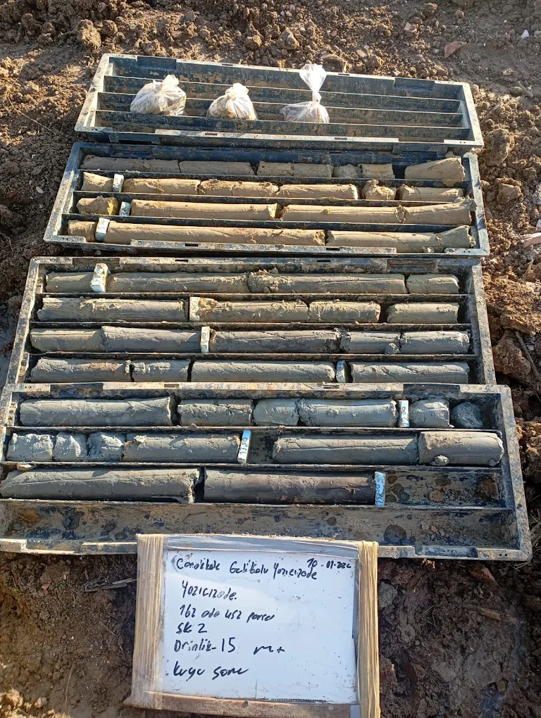 Etiketli karot numuneleri