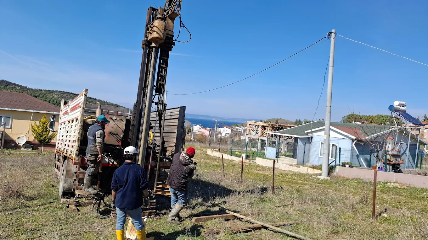 Kıyı bölgesinde sondaj operasyonu