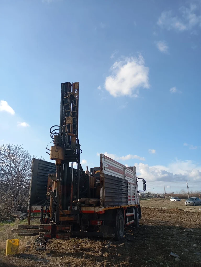 Sondaj kamyonu arazi çalışması